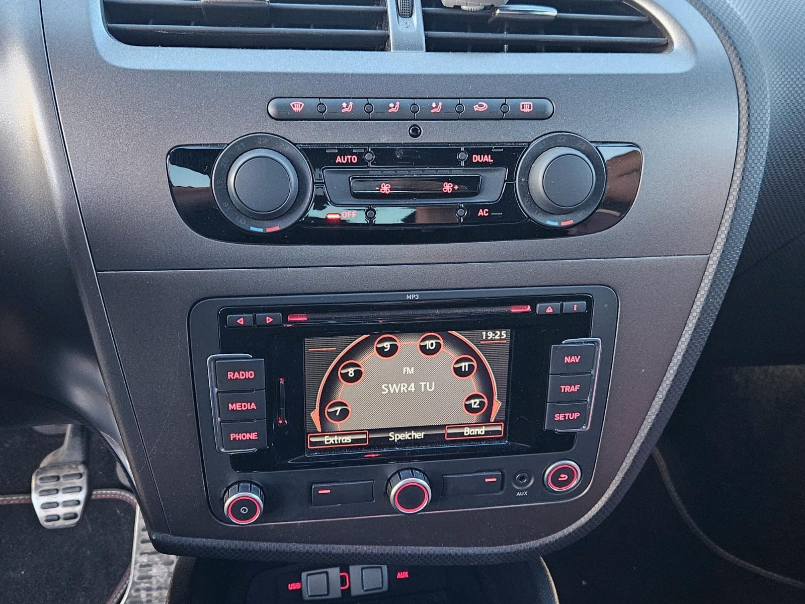 Seat Leon Cupra 2.0 TFSI 286 ch BVM / 1ère main / Alcantara / Bi-Xénon / Sièges chauffants