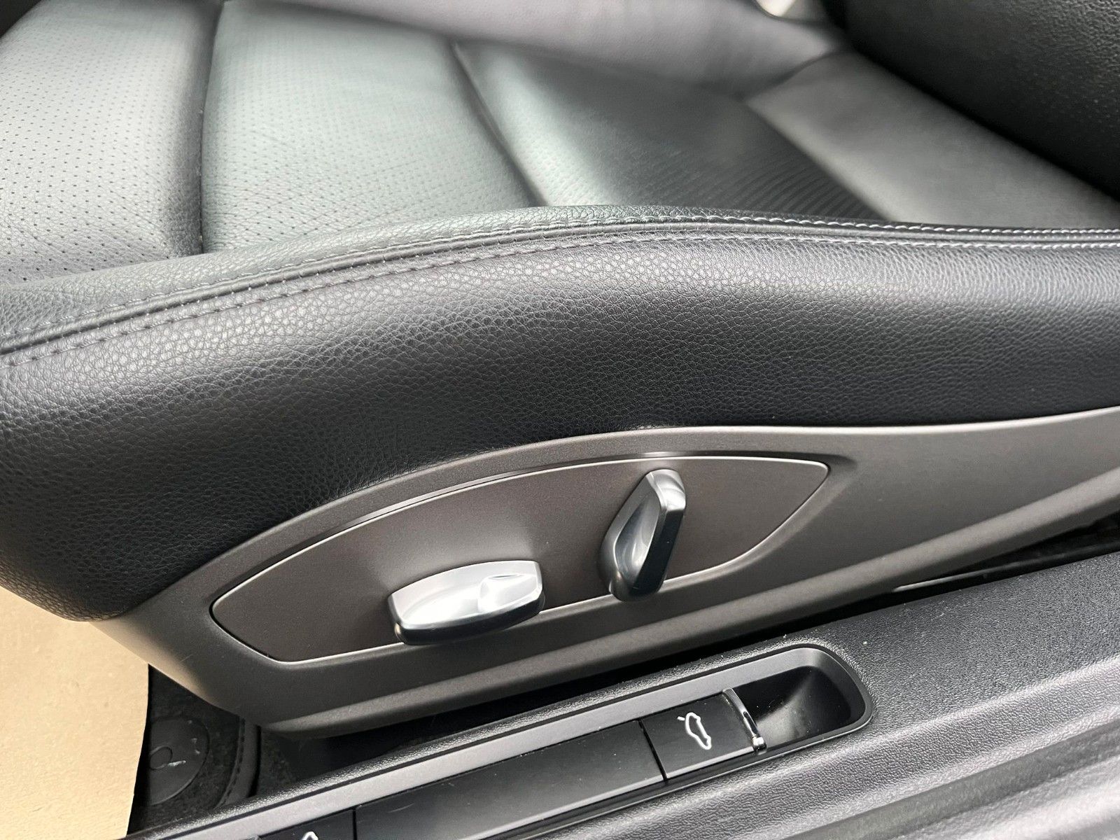 Fahrzeugabbildung Porsche 911 (991.2) Carrera 3.0 Coupe*RS-Spyder 20"*PDC*