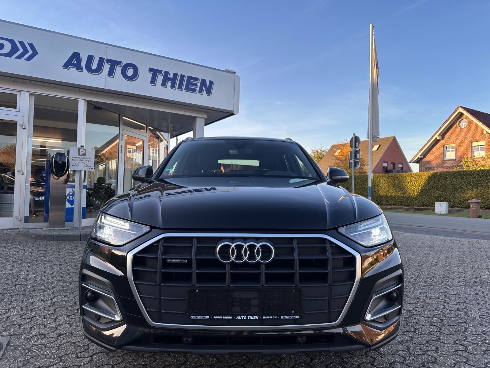 Fahrzeugabbildung Audi Q5 40 TDI quattro S line AHK/ACC/Navi/APP/LED