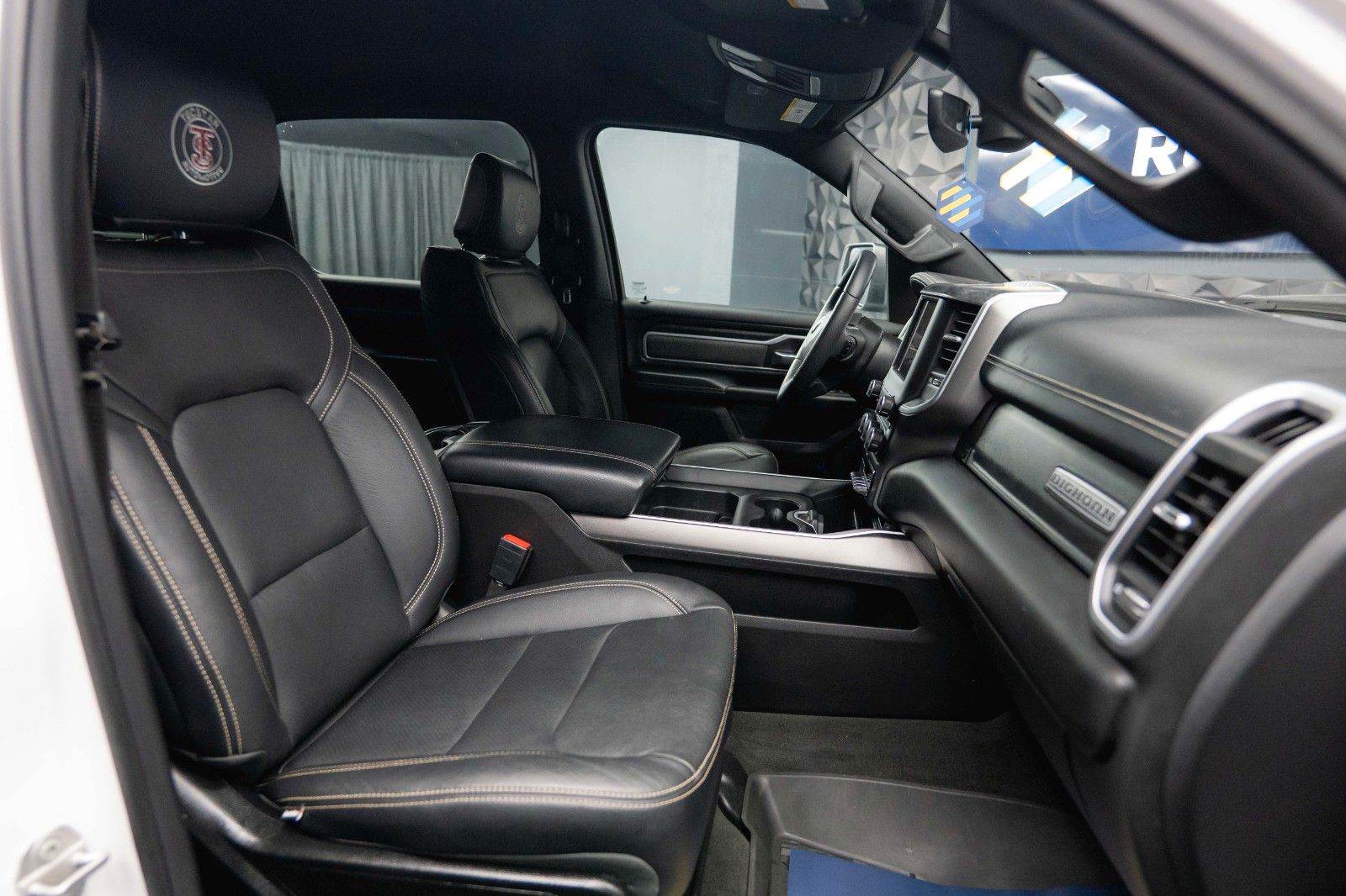 Fahrzeugabbildung Dodge RAM 5.7 V8 HEMI 4x4 OFFROAD Night-Paket *GEN 5*