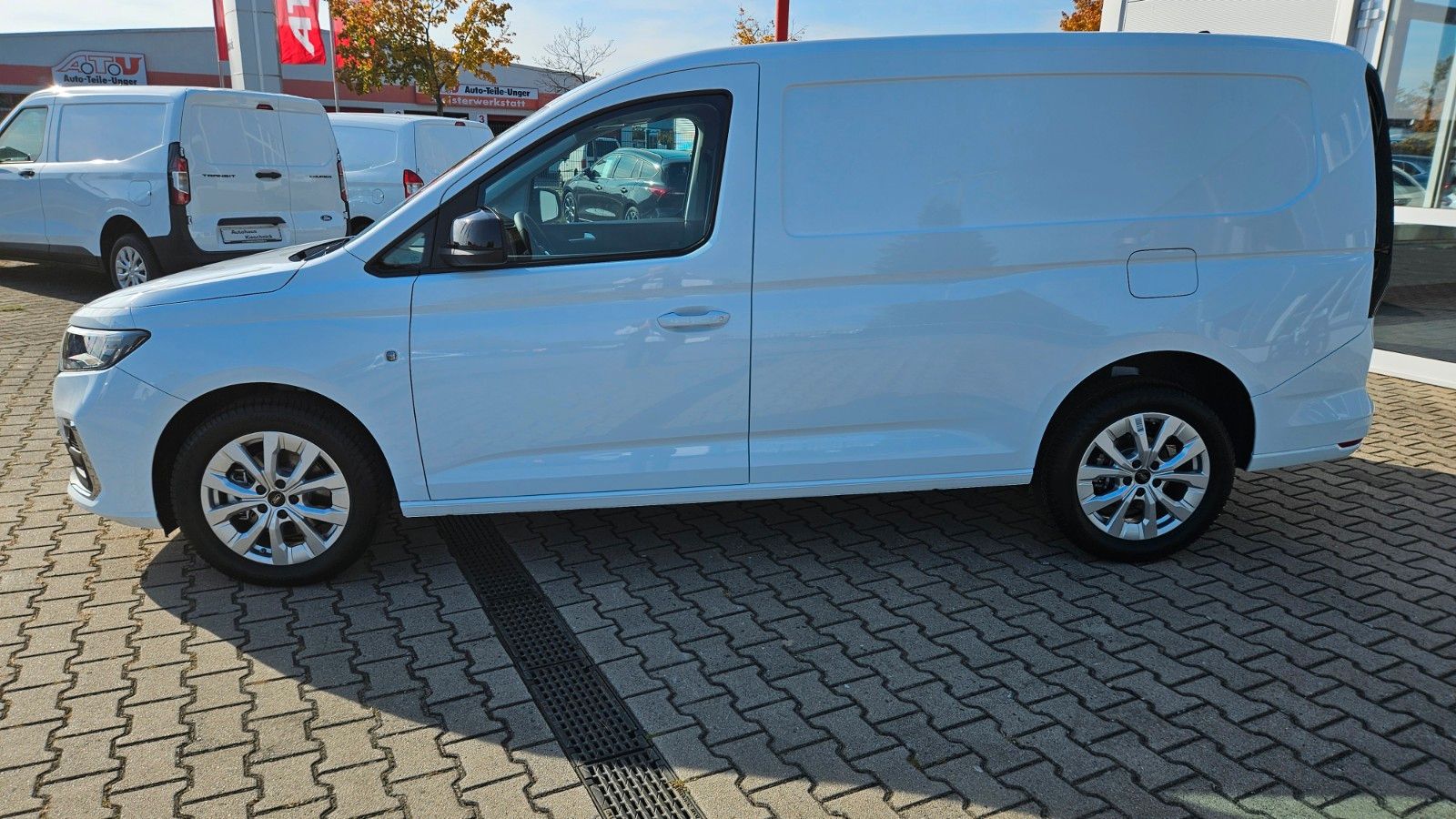 Fahrzeugabbildung Ford Transit Connect Limited L2 Kasten