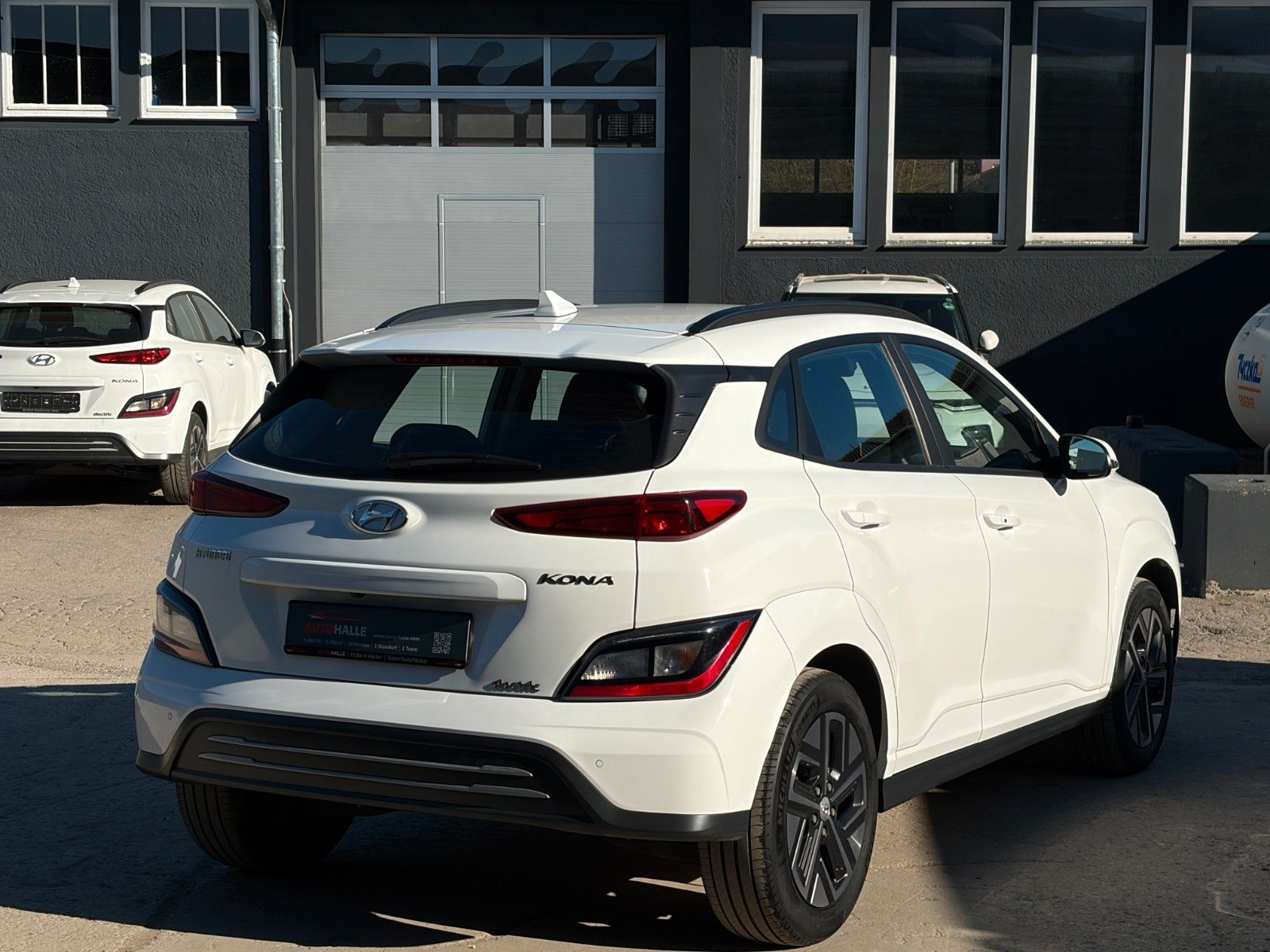 Fahrzeugabbildung Hyundai KONA E Select ACC PDC LFA LKA SHZ LHZ CarPlay