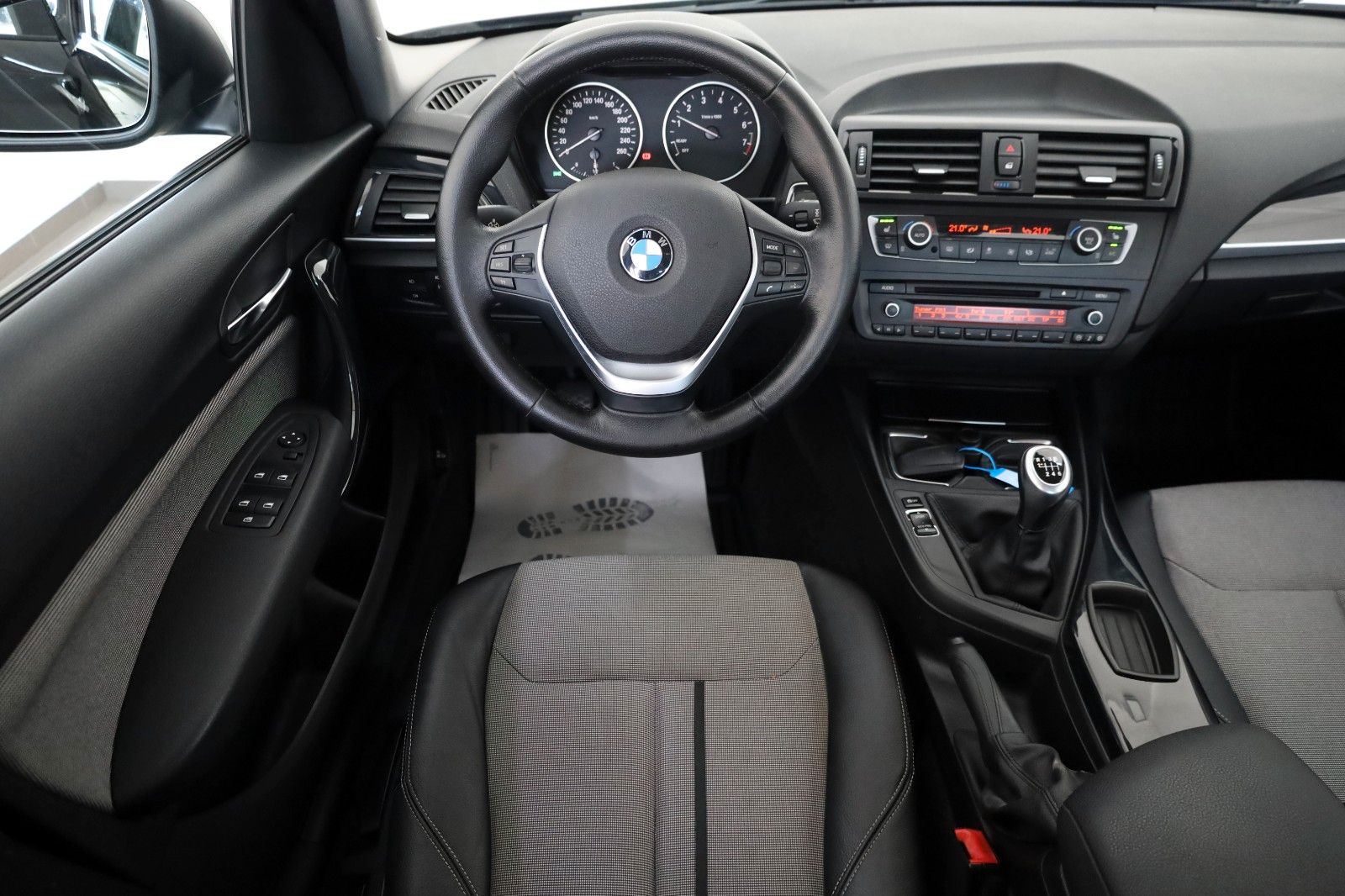 Fahrzeugabbildung BMW 116i Lim. 5-trg.  Urban Line SH,PDC,Allwetter