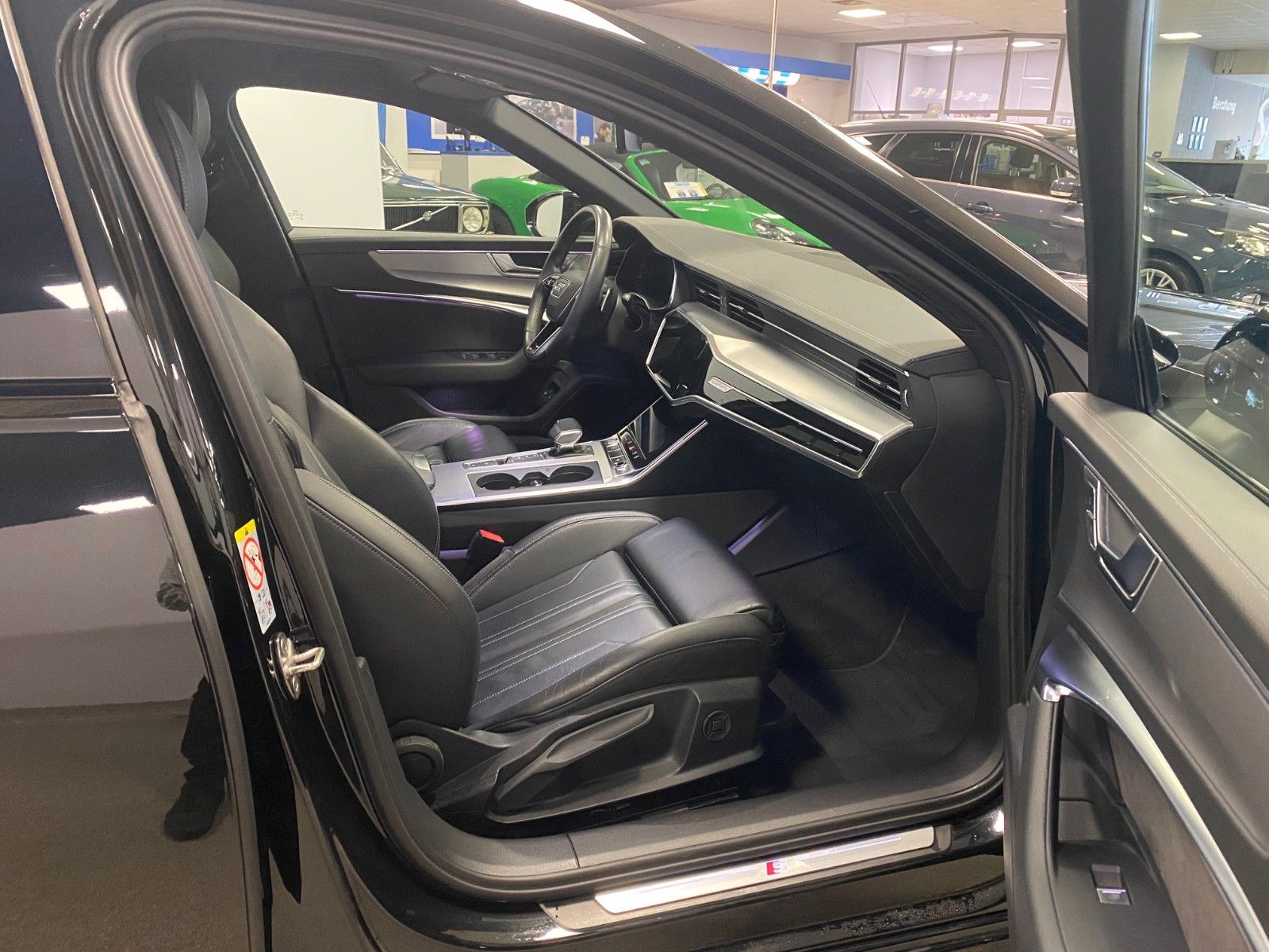 Fahrzeugabbildung Audi A6 55 TFSI e S tronic quattro sport Avant+S-Line