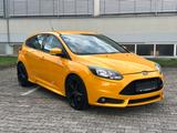 Ford Focus Lim. ST 2.0 Navi Kamera Gelb - Ford Focus aus 2012: ST