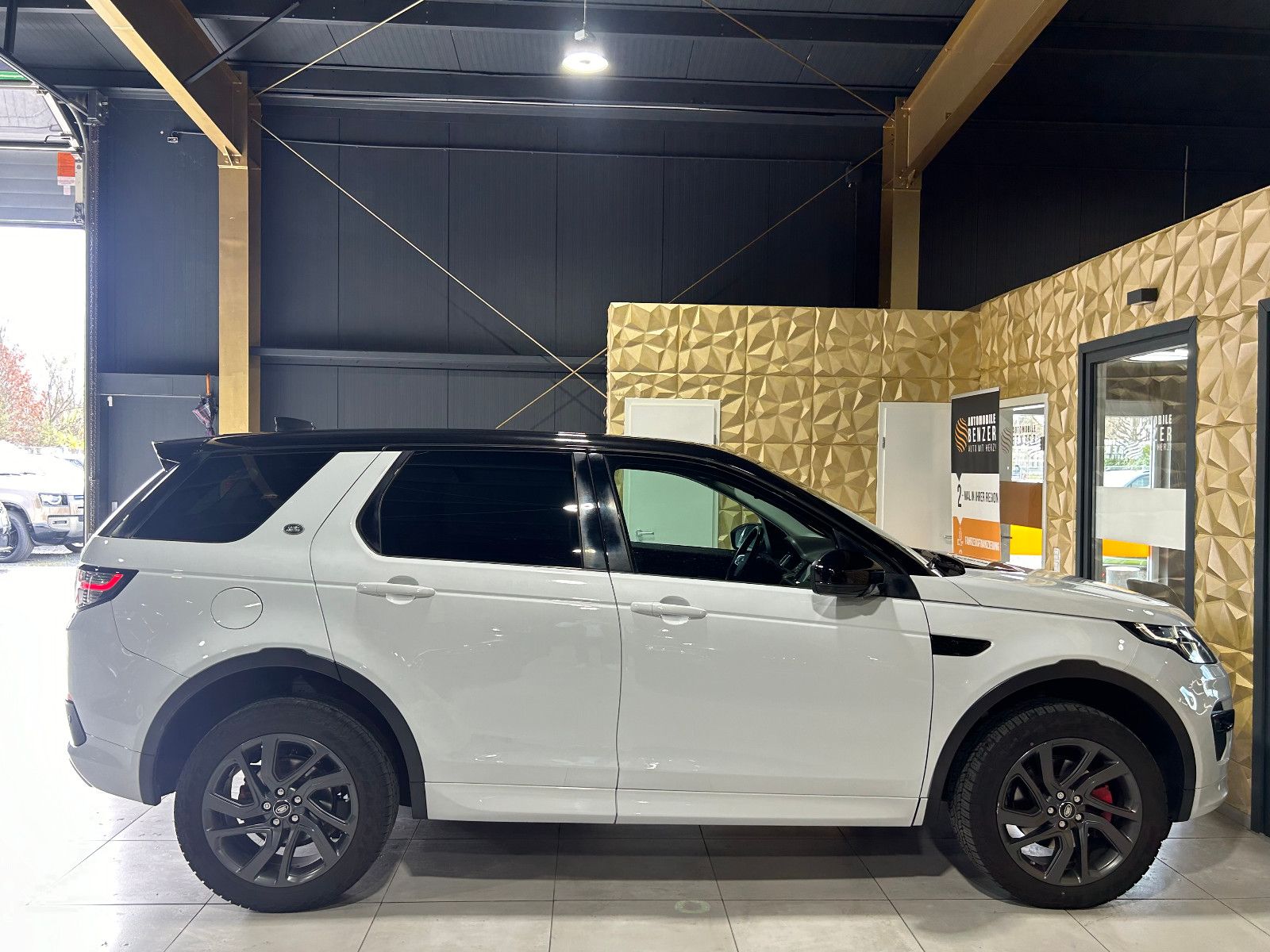 Fahrzeugabbildung Land Rover Discovery Sport SE AWD/KAMERA/NAVI/SHZ/PDC/