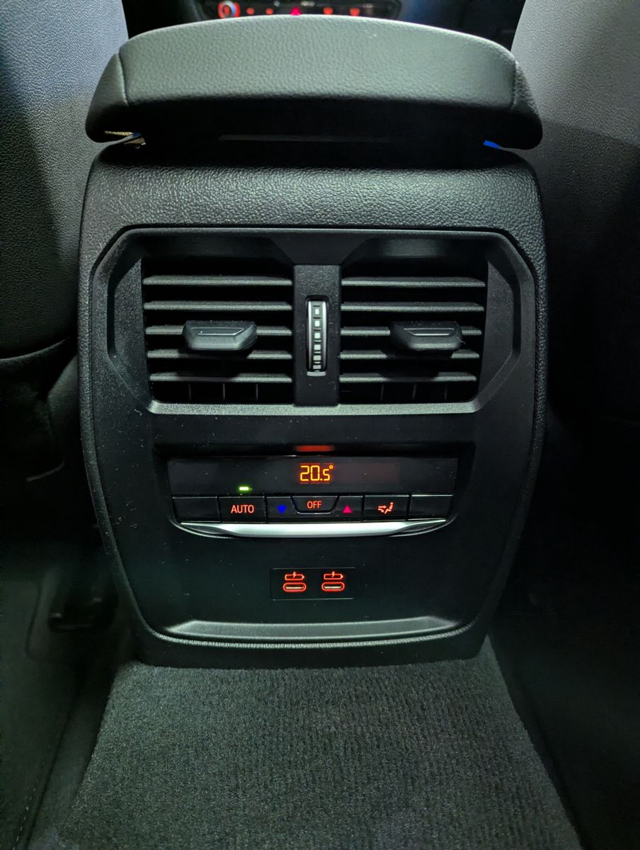 BMW 320 d xD M-Sport HUD Pano ACC LED-adaptiv AHK - Image 24