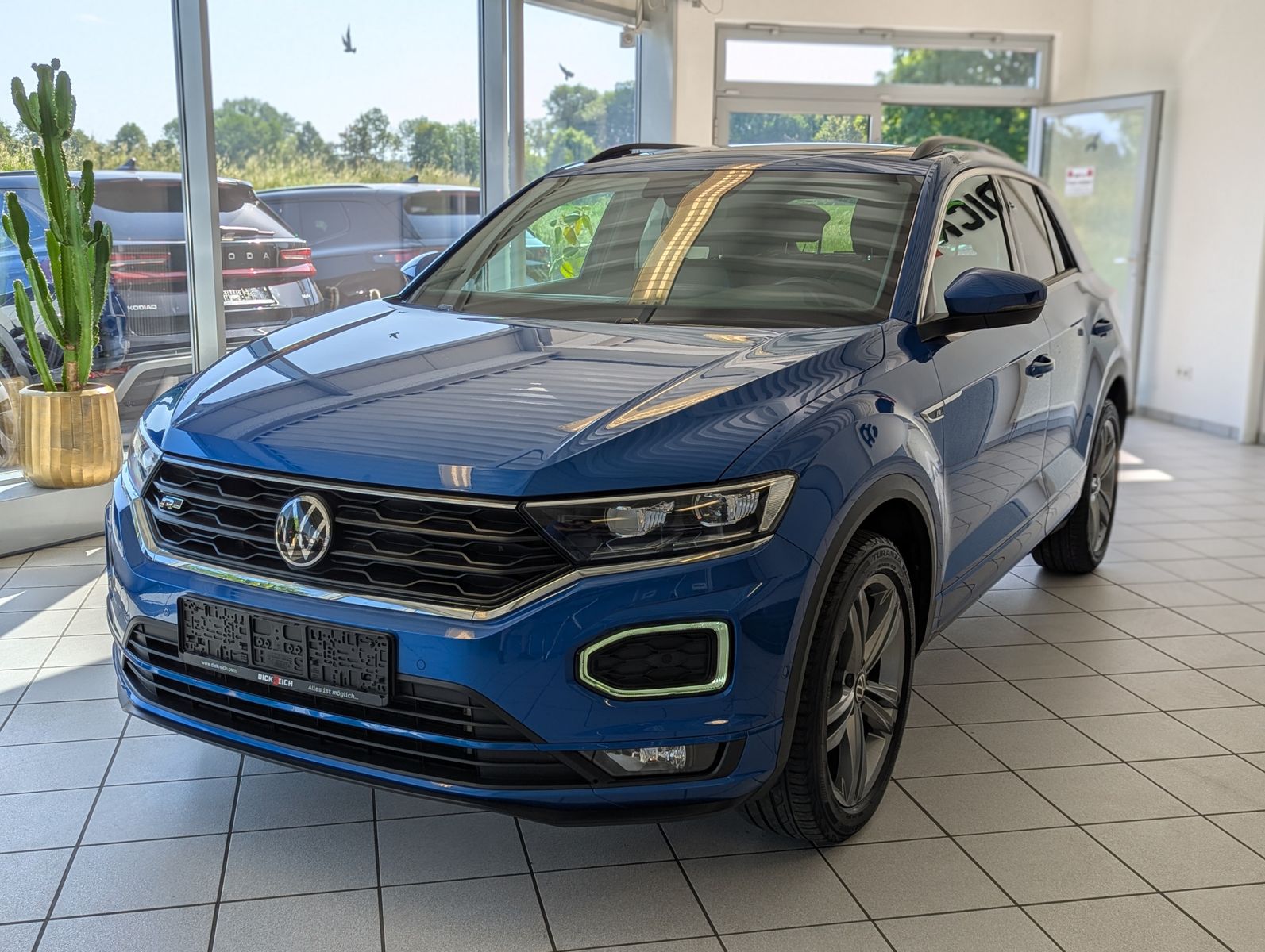 Fahrzeugabbildung Volkswagen T-Roc 1.5 TSI DSG 2x R-Line Sport Pano AID LED