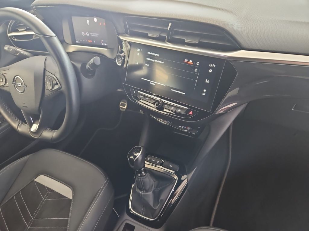 Fahrzeugabbildung Opel 1.2 Turbo Ultimate, Alcantara, Navi, Matrix