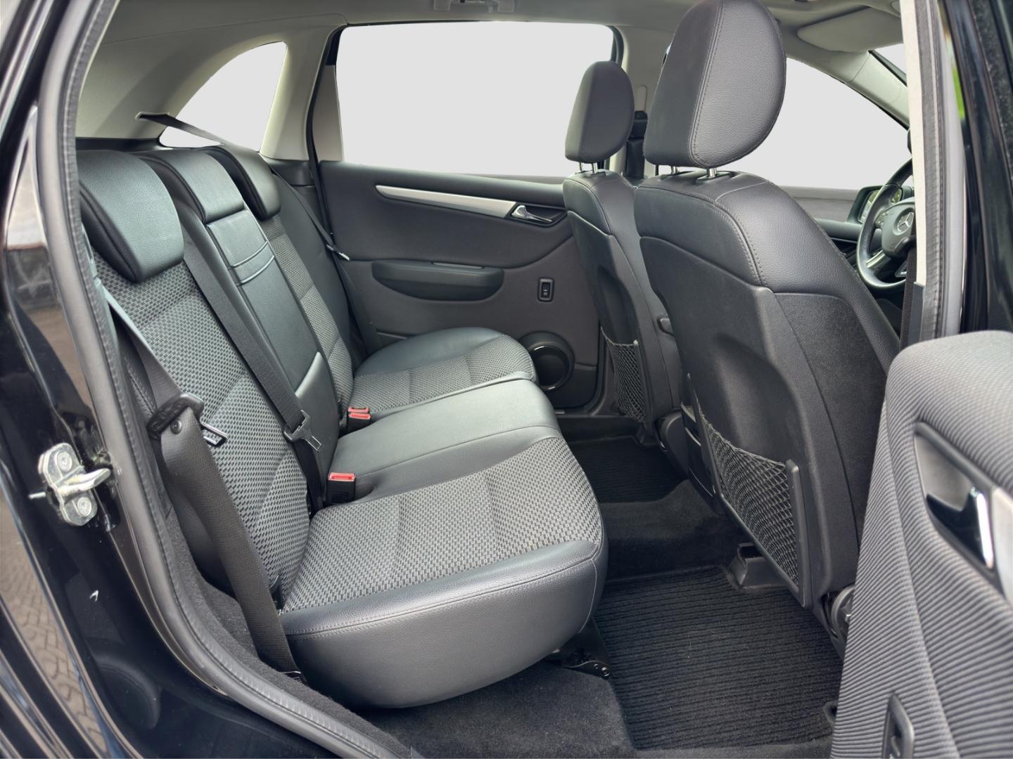 Mercedes-Benz B 180 8G KLIMA AUTOMATIK PANO TEMPO SHZ TÜV NEU