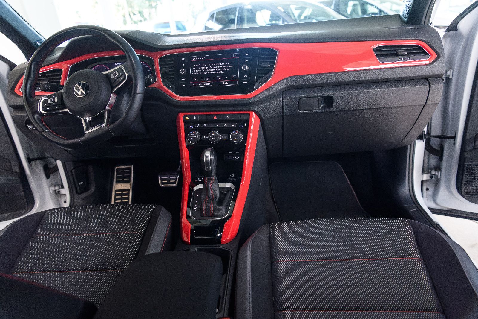 Fahrzeugabbildung Volkswagen T-Roc Sport 1.5 TSI DSG "beats" LED +STANDHZ.