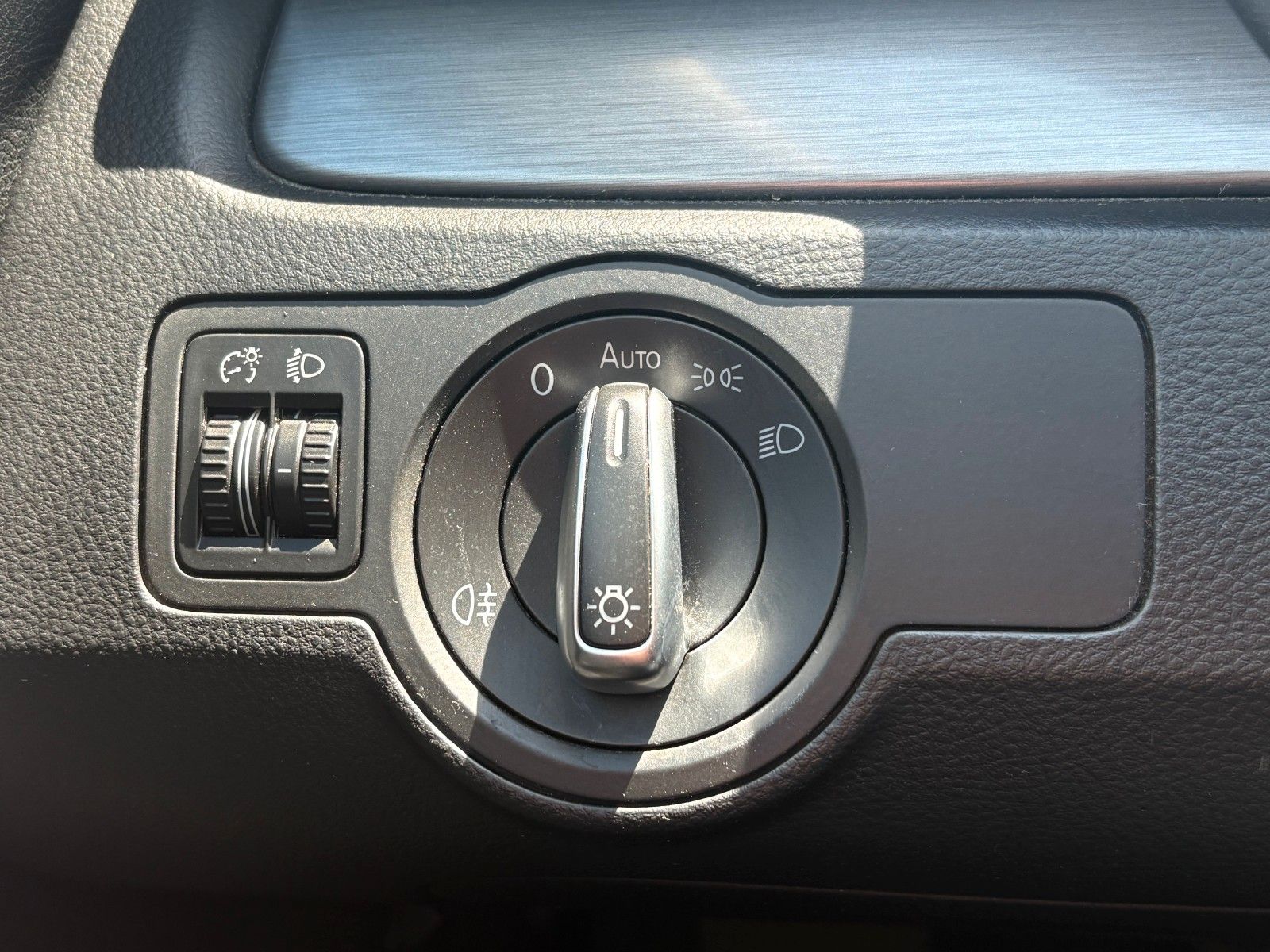 Fahrzeugabbildung Volkswagen Passat Variant 1.4 TSI Comfortline Navi PDC 2.HD