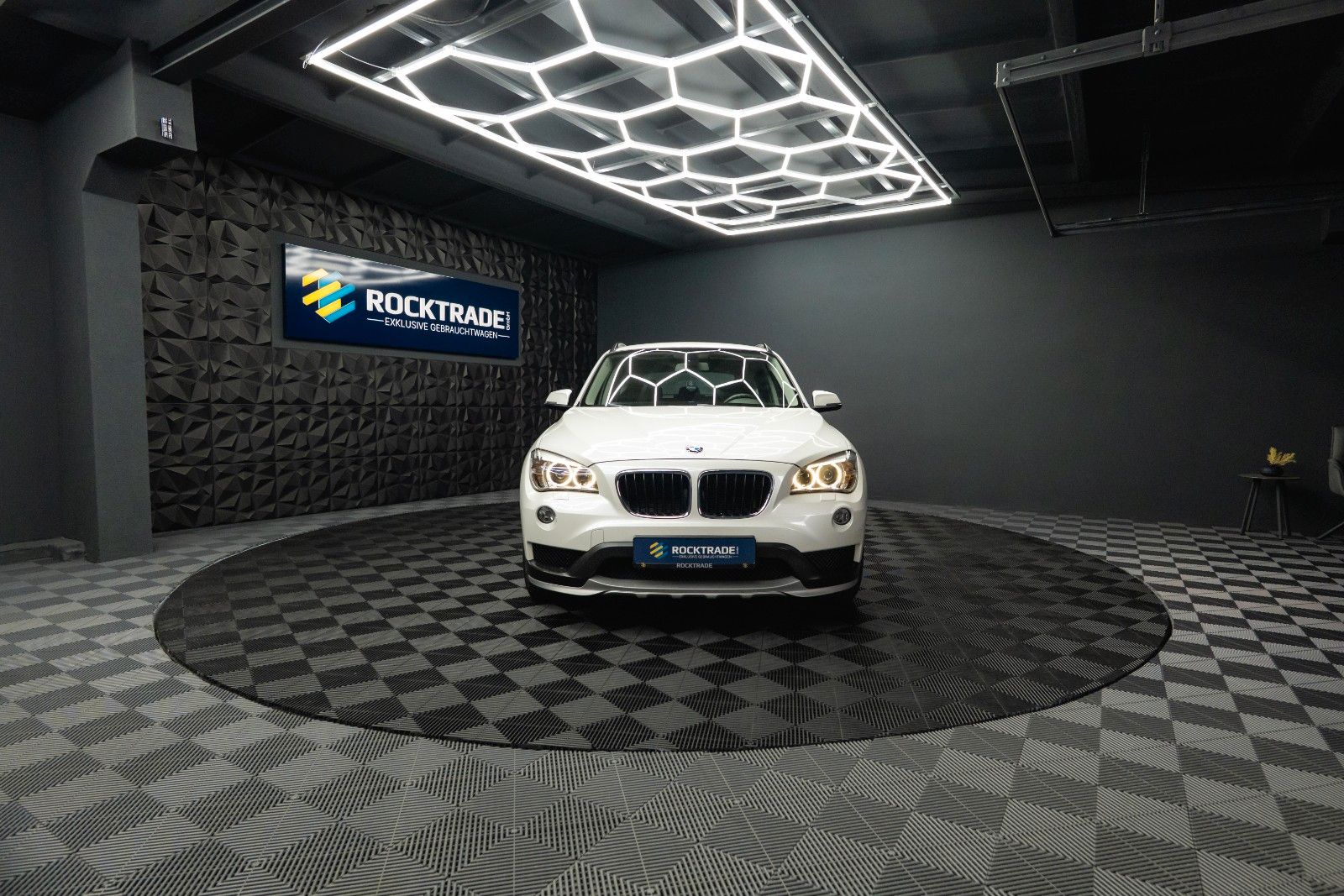 Fahrzeugabbildung BMW X1 xDrive20d Sport Line Autom. Bi-Xenon*Perlmutt