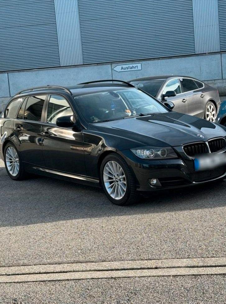 BMW 318 2009 — interior