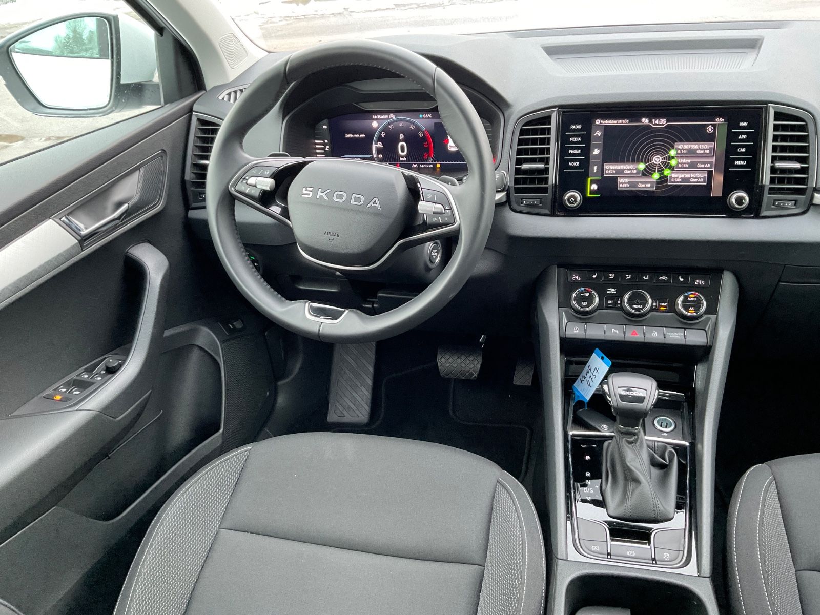 Fahrzeugabbildung SKODA Karoq 1.5l TSI DSG Tour,AHK,Navi,Kamera
