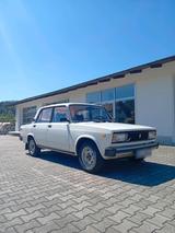 Lada 2105 mit H-Zulassung und 5-Gang Getriebe - Lada Limousine 2105 mit Benzin-Antrieb
