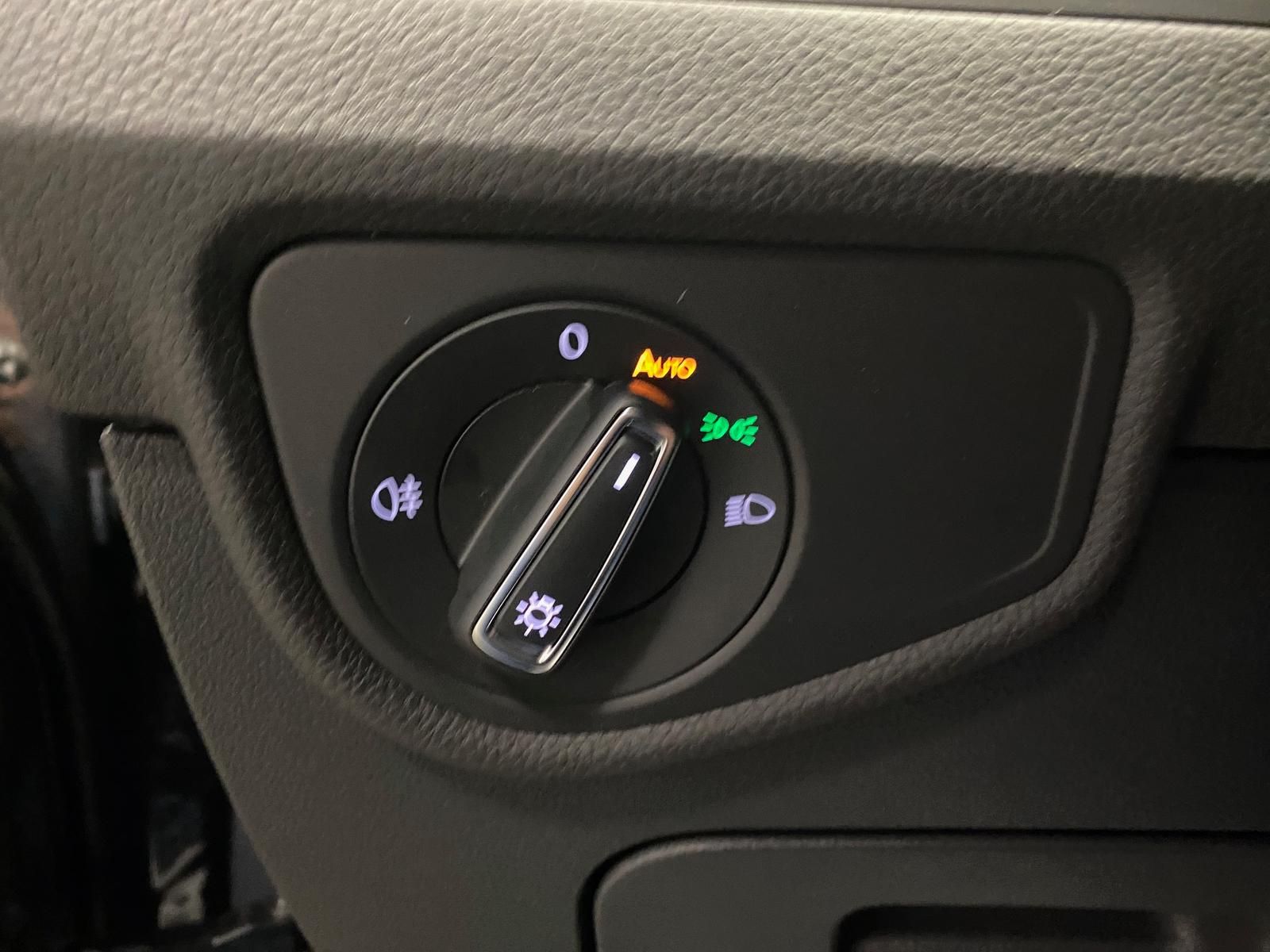 Fahrzeugabbildung Volkswagen Touran 1.5 TSI R-Line COMFORTLINE DSG+ACC+AHK