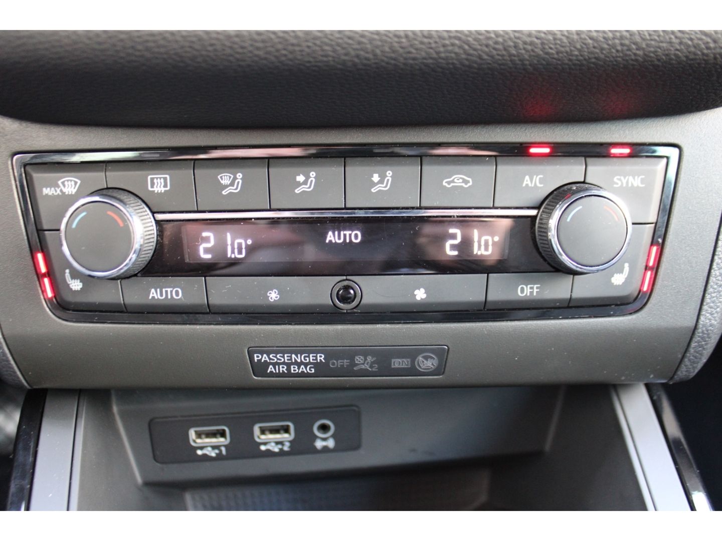 Fahrzeugabbildung SEAT Arona 1.0 TSI FR LED Navi TWA PDC DAB SHZ Tempom