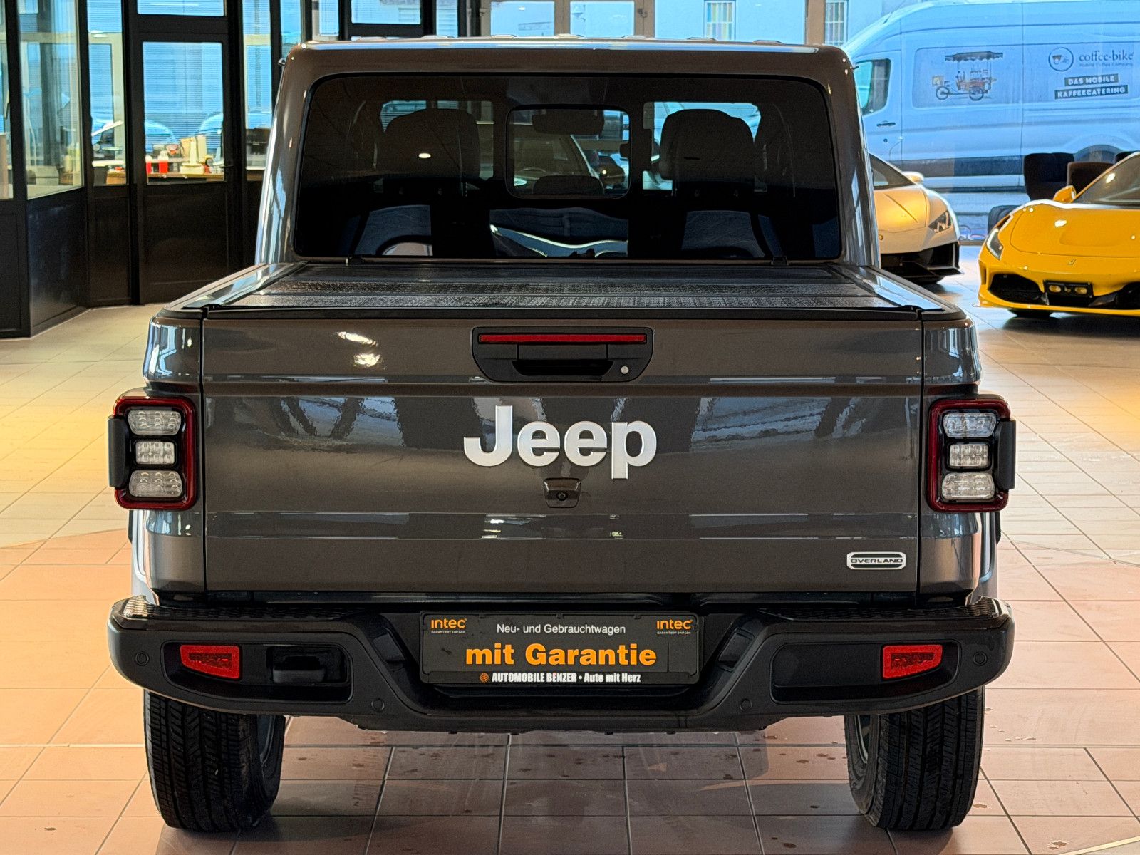 Fahrzeugabbildung Jeep Gladiator Overland 4WD/VOLL/NEUWAGENZUSTAND/