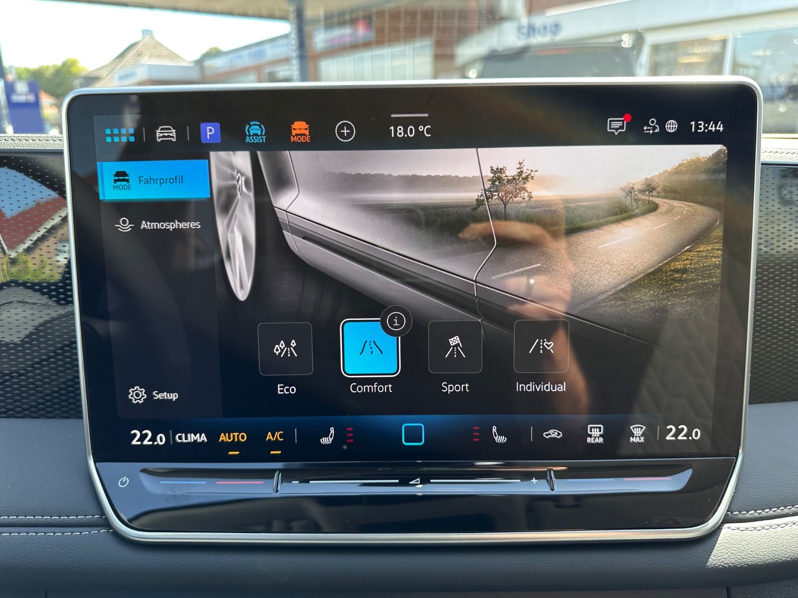 Fahrzeugabbildung Volkswagen Tiguan 1.5 eTSI Life DSG AHK/ACC/APP/LED+/360°