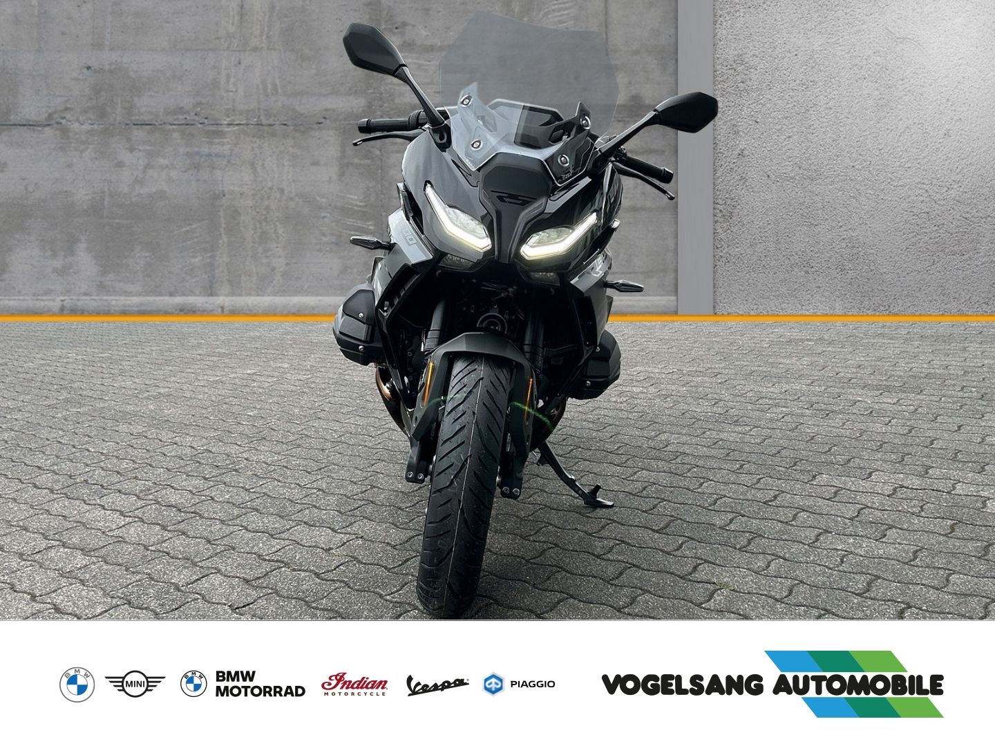 Fahrzeugabbildung BMW R 1300 RS Triple Black,TAGESZULASSUNG, Dynamik-