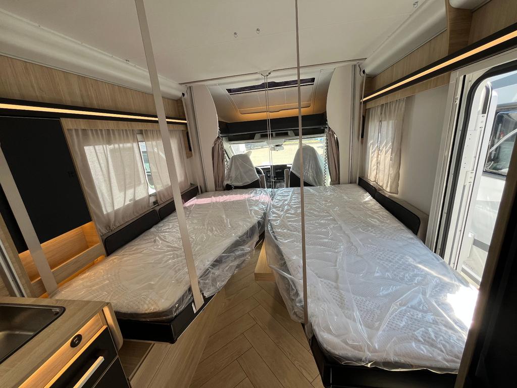 Challenger 270 Graphite Arctic Solar Markise Lithium – Foto 14 von 16