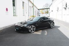 Fahrzeugabbildung Aston Martin V12 Vantage Carbon Black Edition *MwSt / Manual*