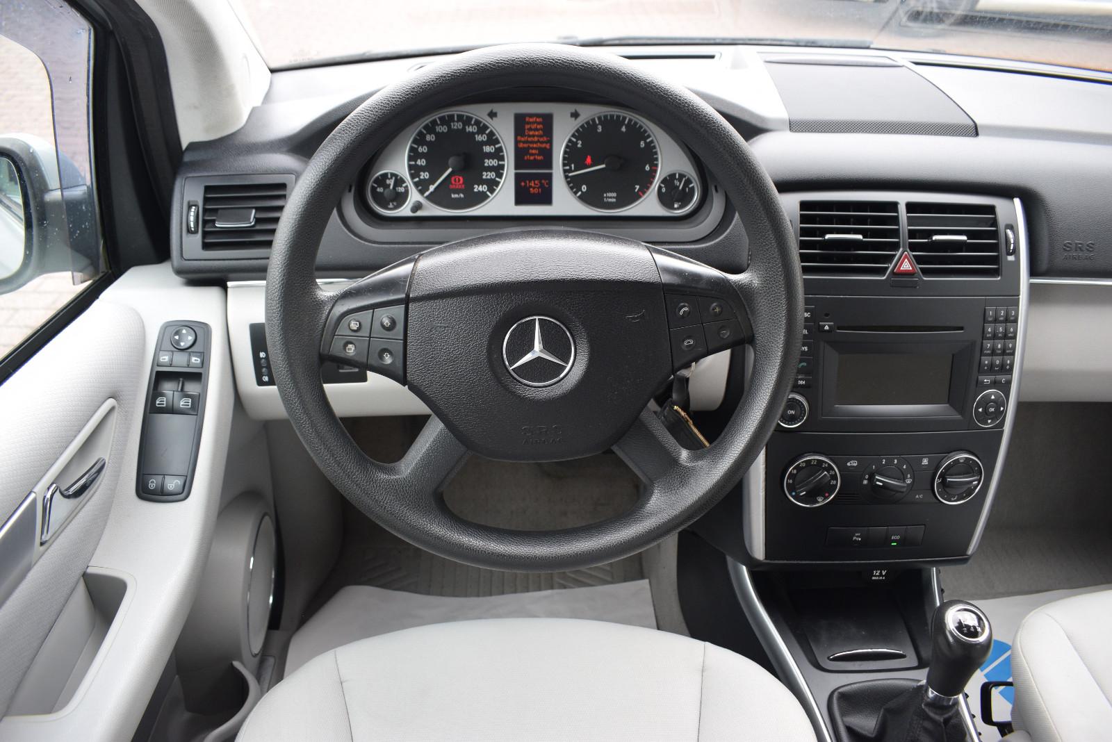 Mercedes-Benz B180 2009 — photo 13