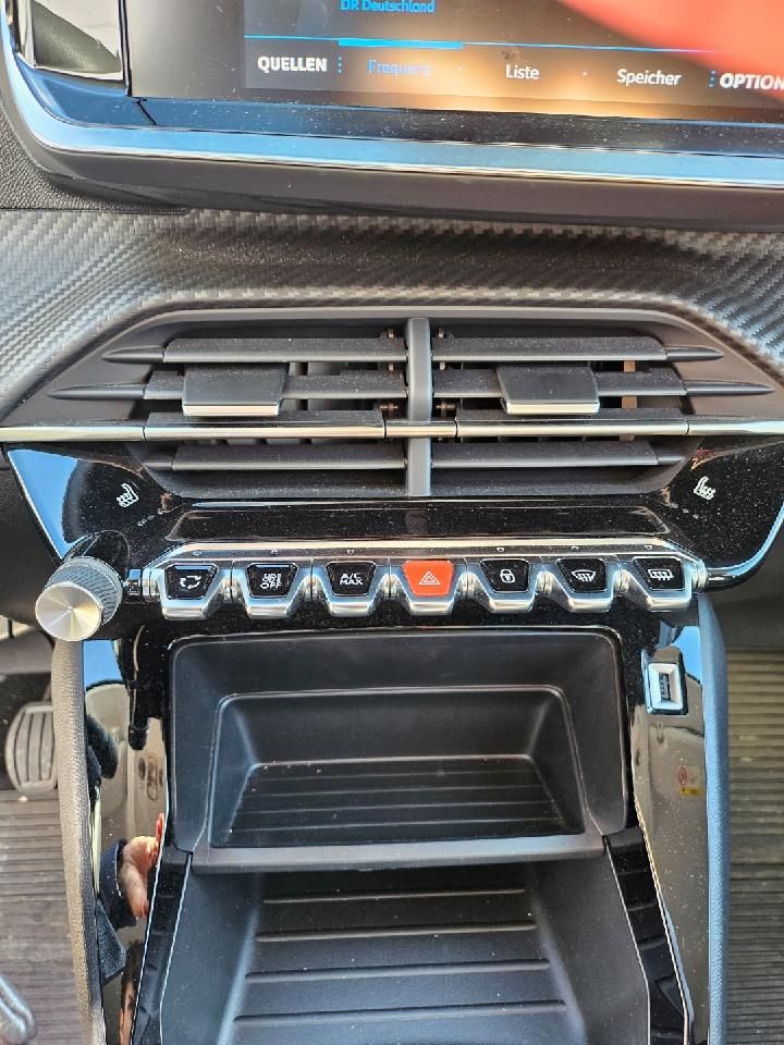 Fahrzeugabbildung Peugeot Active Pack Winterräder DAB, LED, ESP