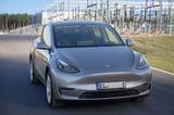 Tesla Model Y AWD Dual Motor *AHK* mit Garantie  - Tesla Model Y: Silber