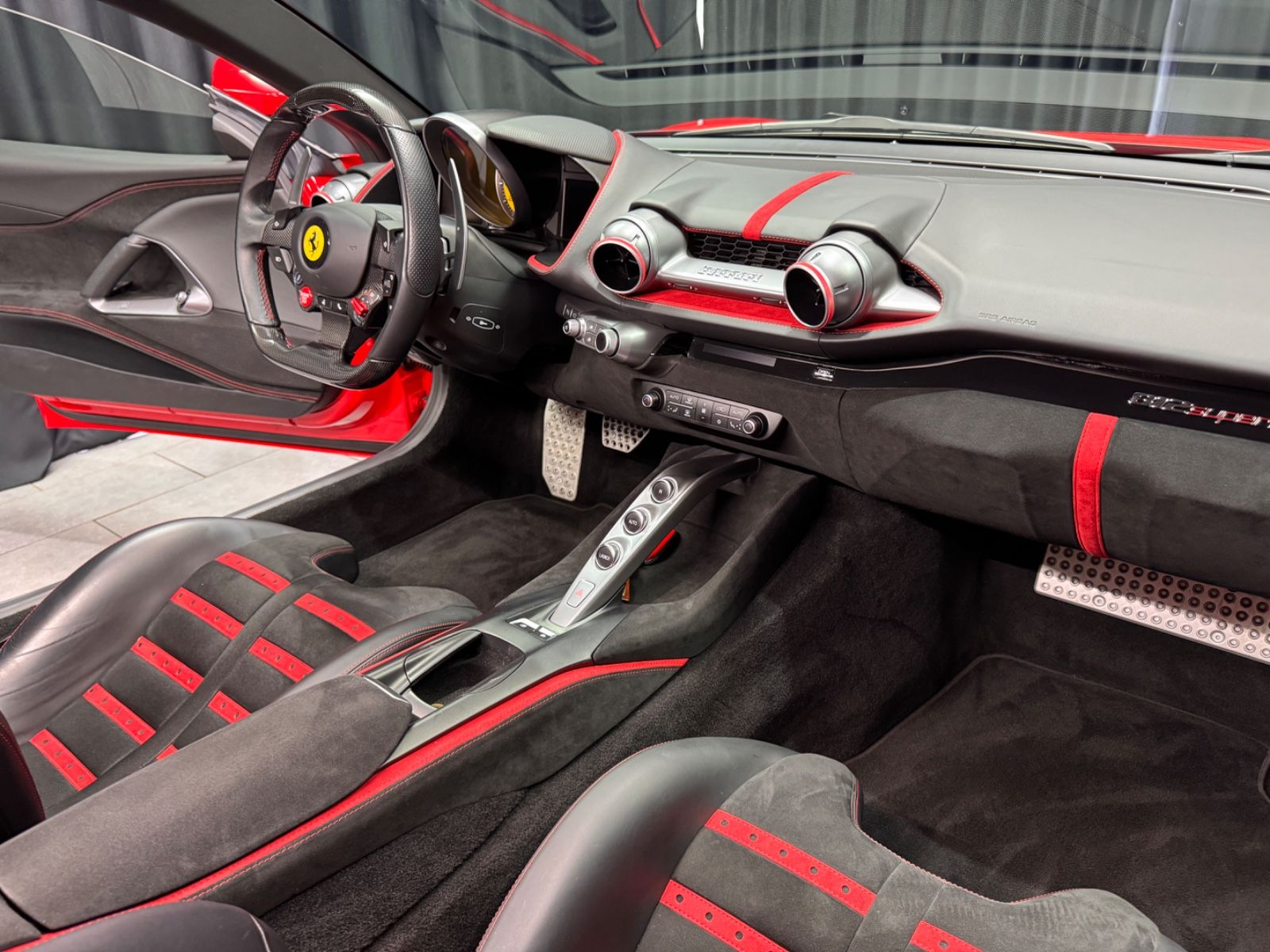 Fahrzeugabbildung Ferrari 812 Superfast|CARBON-SCHALENSITZE|360"KAMERA|ACC