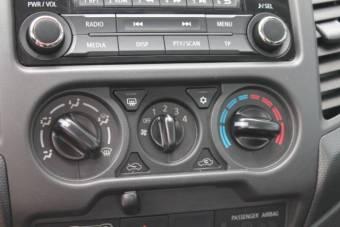 Mitsubishi L200 2.4 DID Base Extra DC 4WD MT