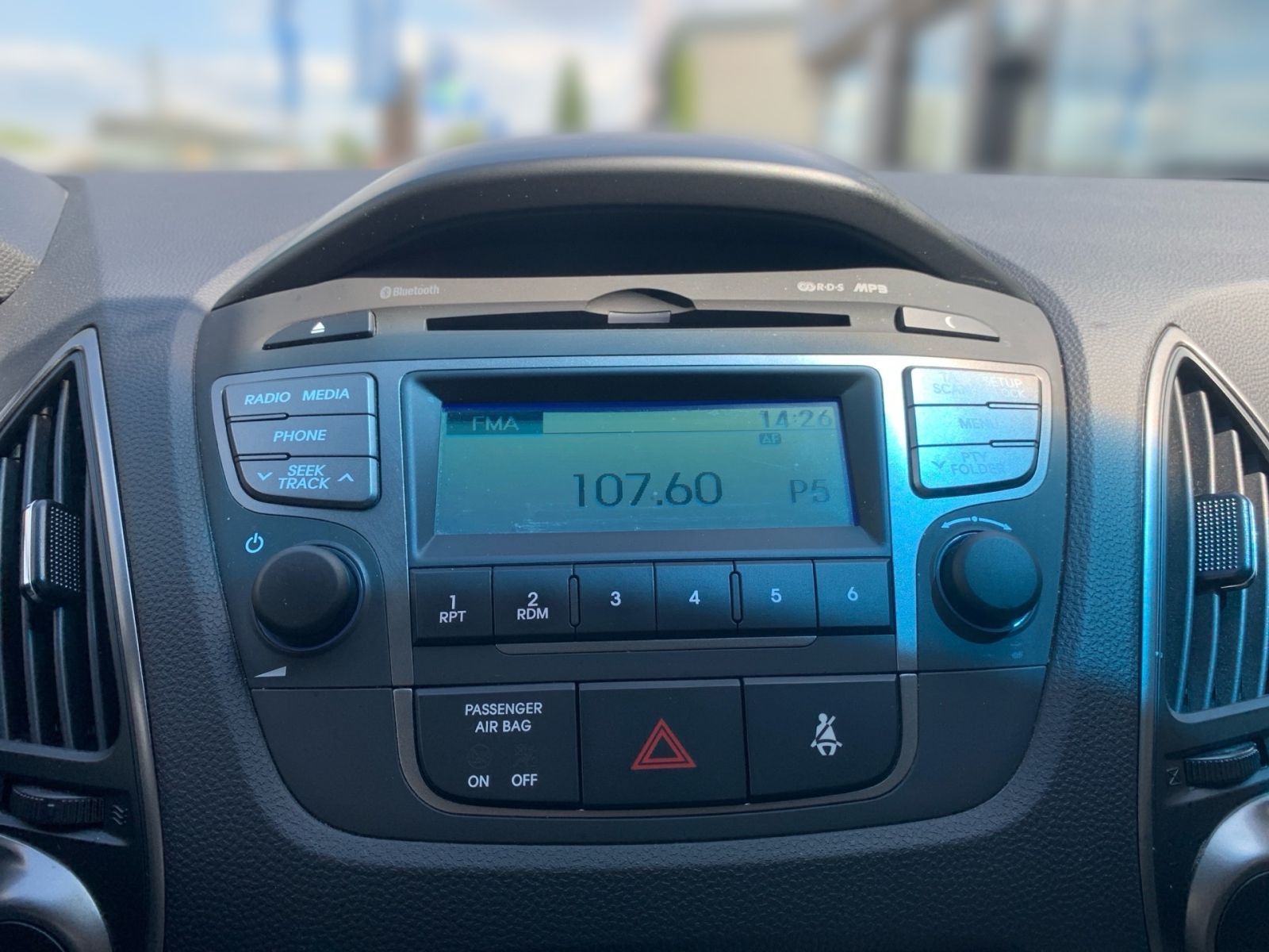 Fahrzeugabbildung Hyundai ix35 1.6 GDI 8-Fach Bereift Teilleder EXPORT