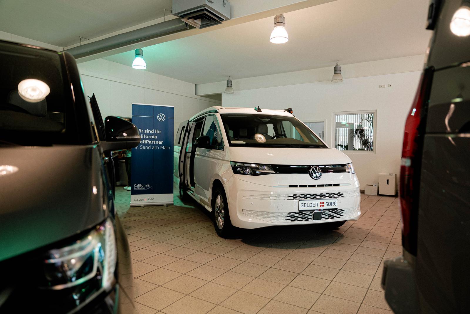 showroom-image-top