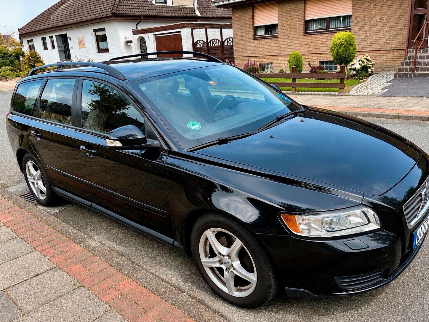 Volvo V50 2010 — interior