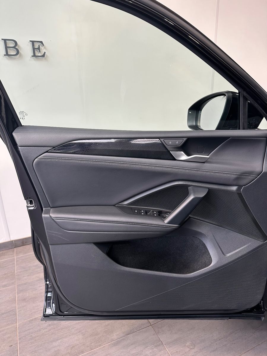 Fahrzeugabbildung Volkswagen Tiguan 2.0 TDI DSG Life NAV+LED+AHK+HUD+KAM+ACC