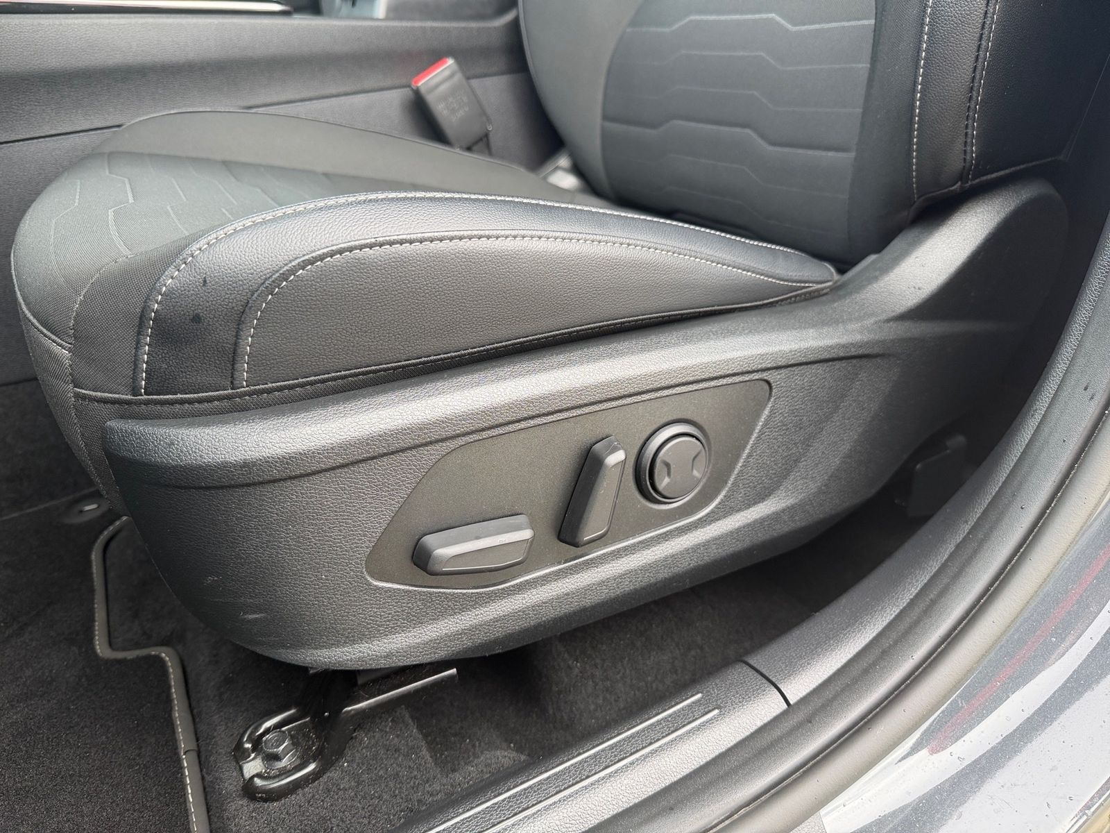 Fahrzeugabbildung Kia SPORTAGE 1.6T 48V 2WD DCT Spirit