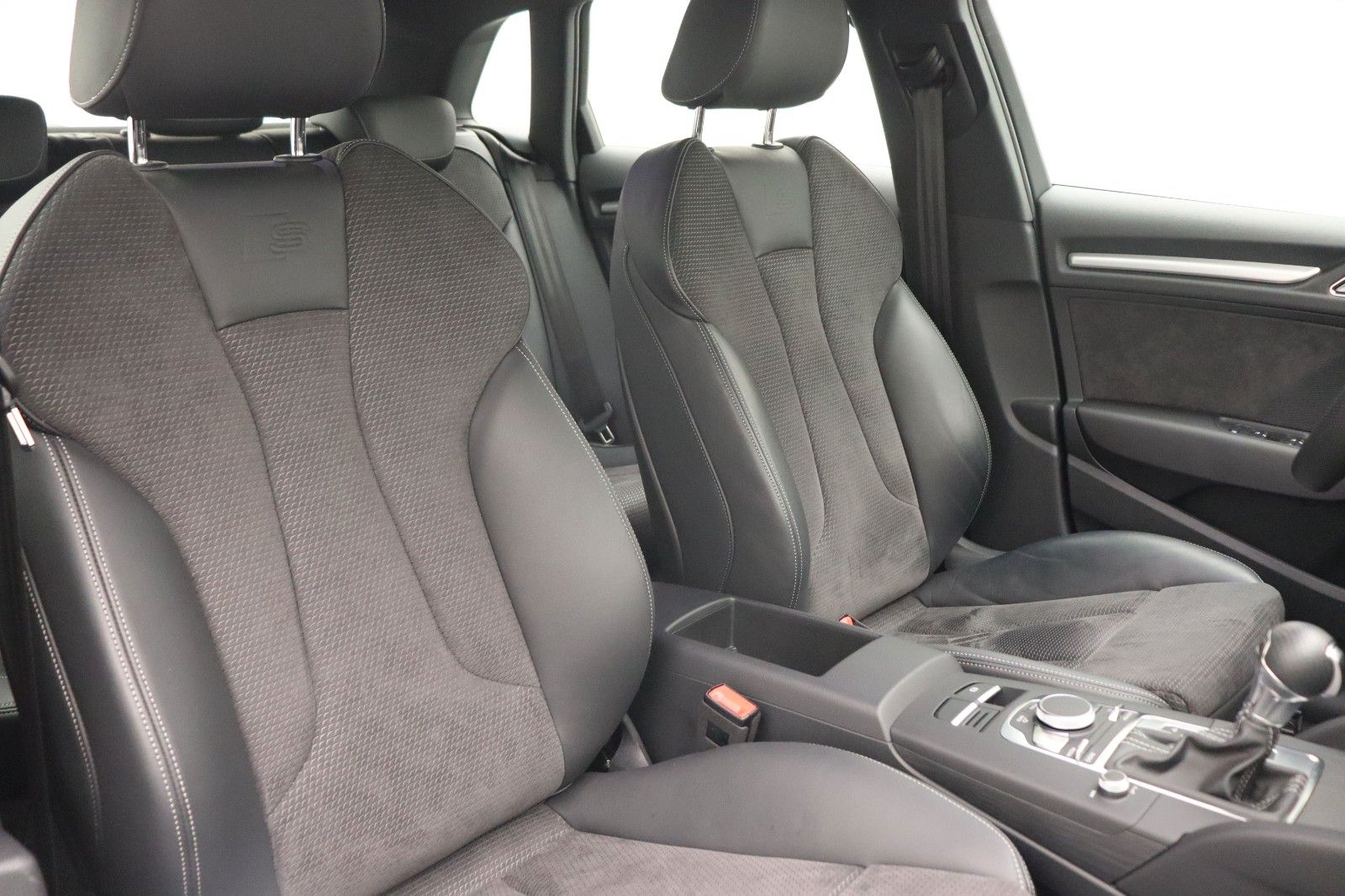 Fahrzeugabbildung Audi A3 Sportback 35 TFSI Sport S-Line