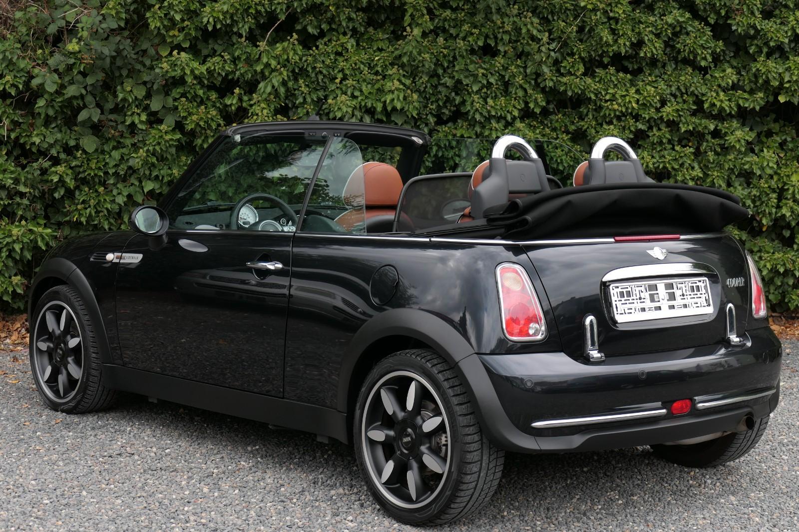 MINI Cooper S Cabrio Sidewalk* LEDER * PDC * TÜV *