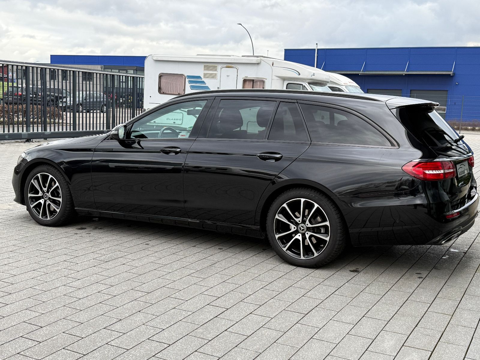 Fahrzeugabbildung Mercedes-Benz E 200 T Avantgarde NAVI KLIMAAUTO CAM LED SITZH.
