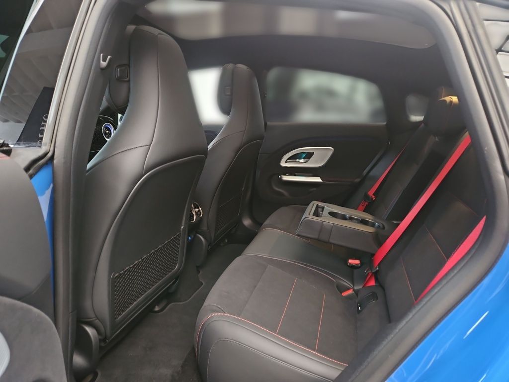 Fahrzeugabbildung Mercedes-Benz CLA 350 4MATIC mit EQ Technologie ++AMG-LINE+NIG