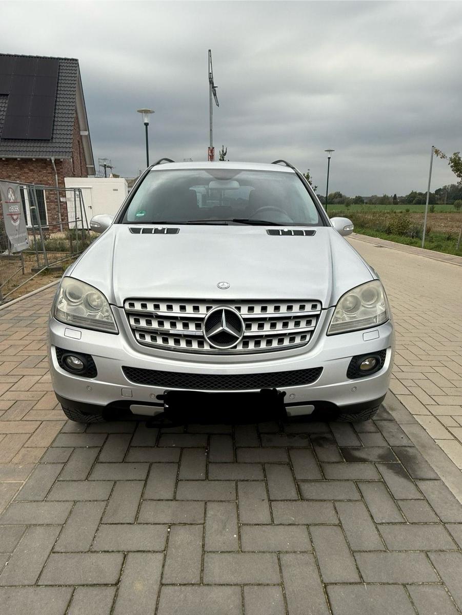 Mercedes-Benz ML280 2008 — rear view