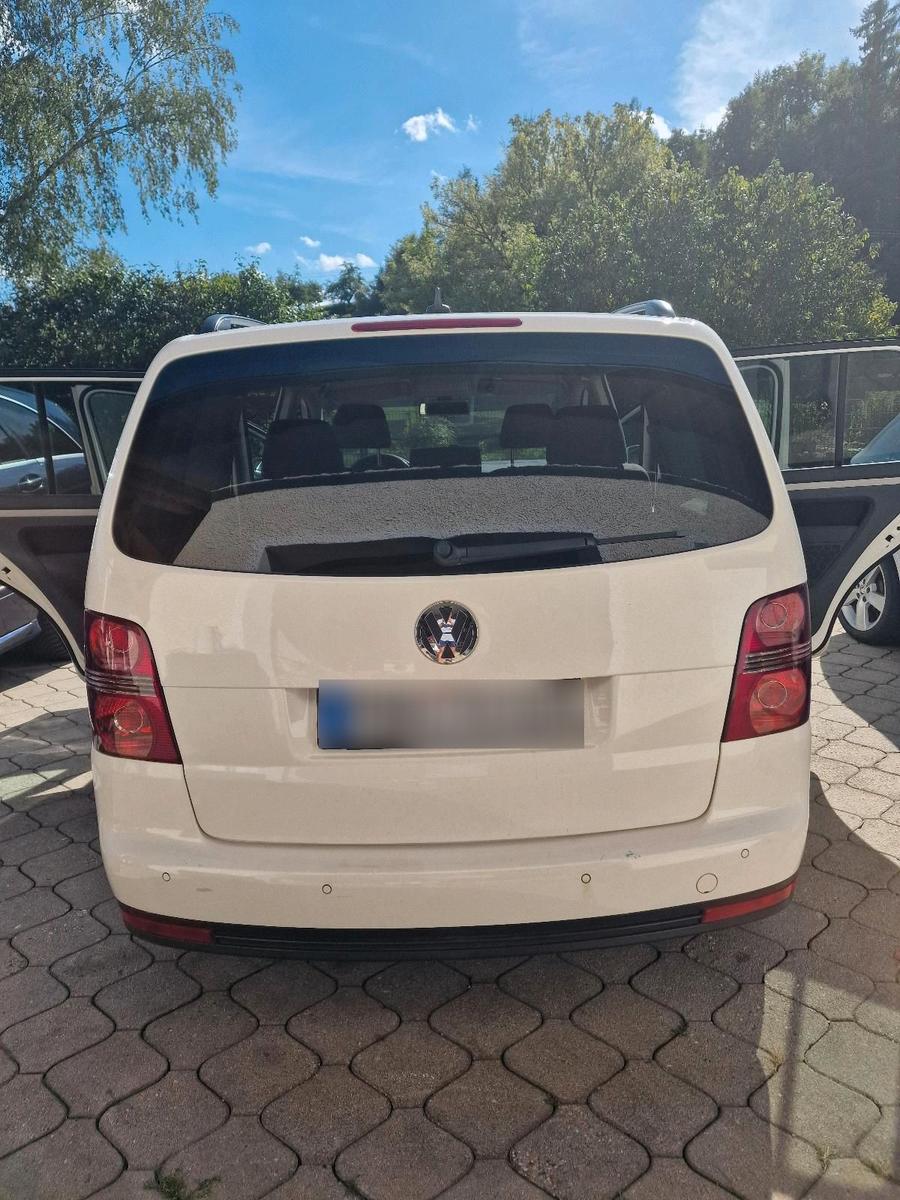 Volkswagen Touran 2009 — engine 140 HP (103kW)