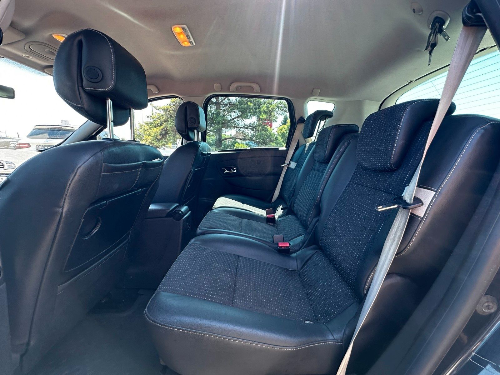 Fahrzeugabbildung Renault Scenic III BOSE / Teilleder / Klimaaut./ Navi.