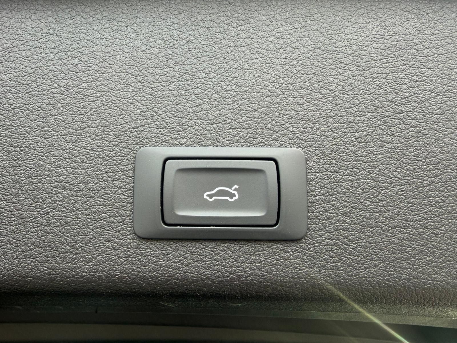 Fahrzeugabbildung Audi e-tron S QUATT 2X S LINE LUFT+MEMO+NAVI+LED+PDC+
