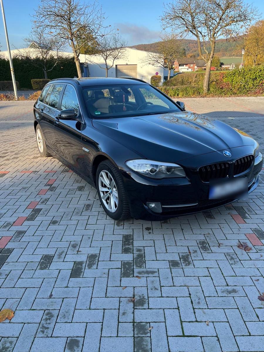 BMW 520 2012 — interior
