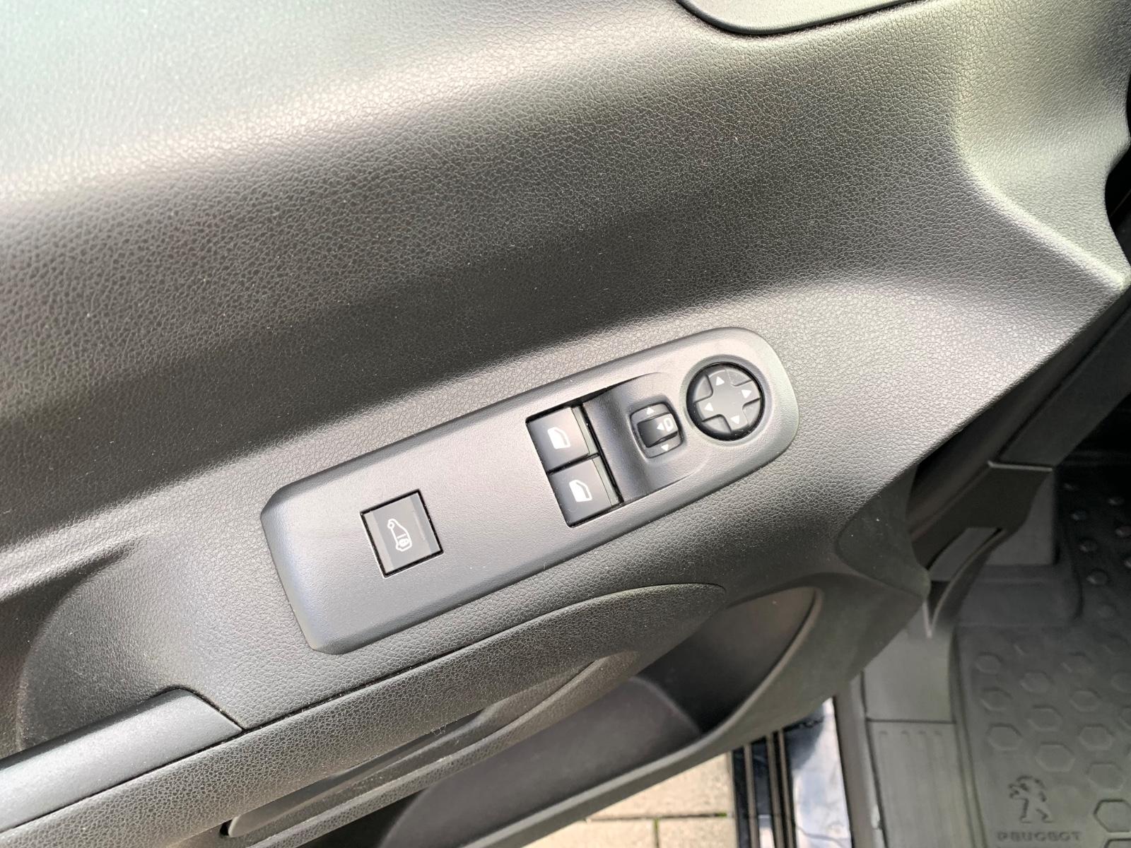 Peugeot Partner Pro FlexCab 1,5 Mixto L2 Temp. PDC Klima