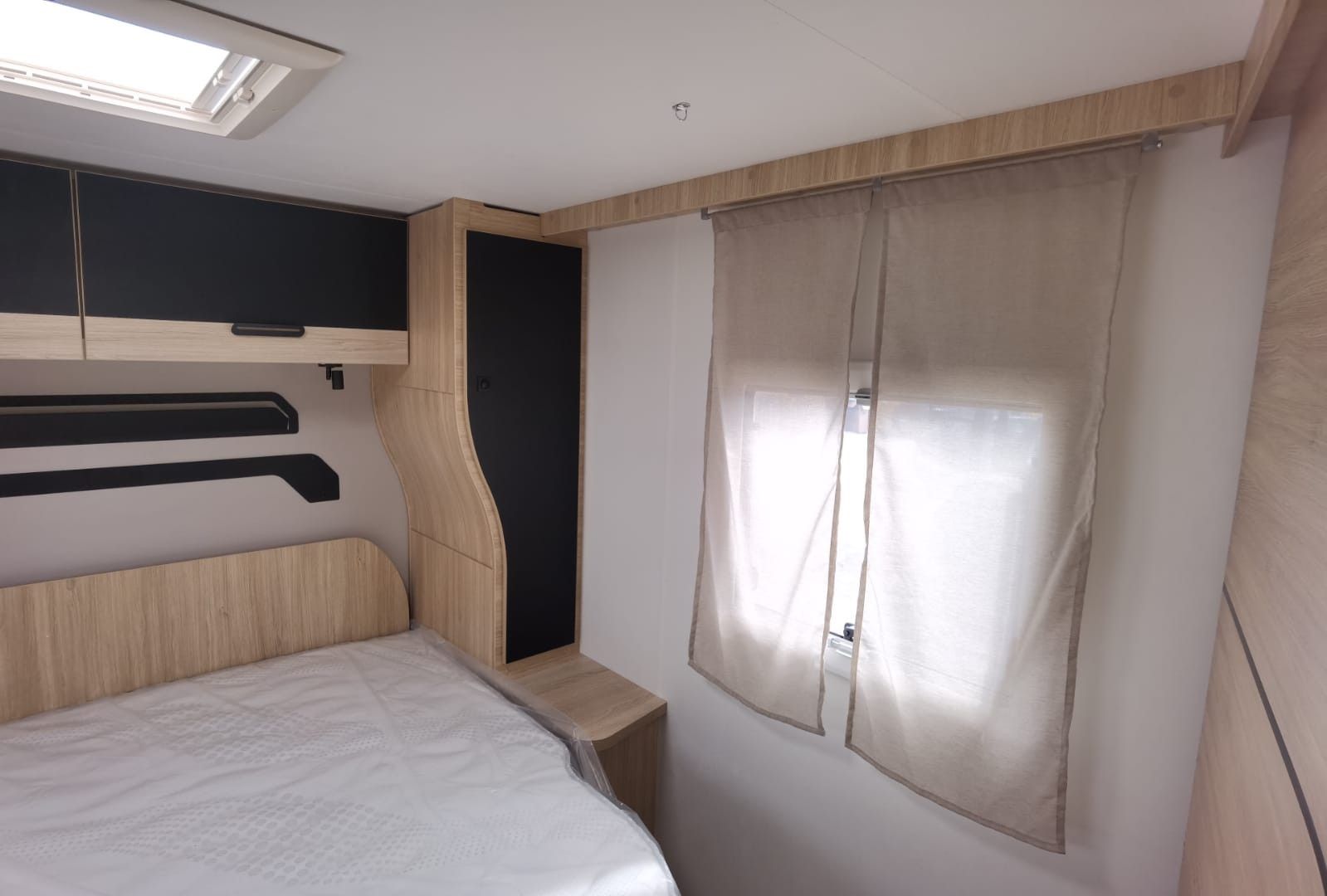Fahrzeugabbildung Challenger 318 Graphite Edition o. Hubbett Frühlingsaktion