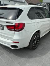 BMW X5 M50d xDrive | Vollausstattung | AHK | - weiße BMW X5 M50