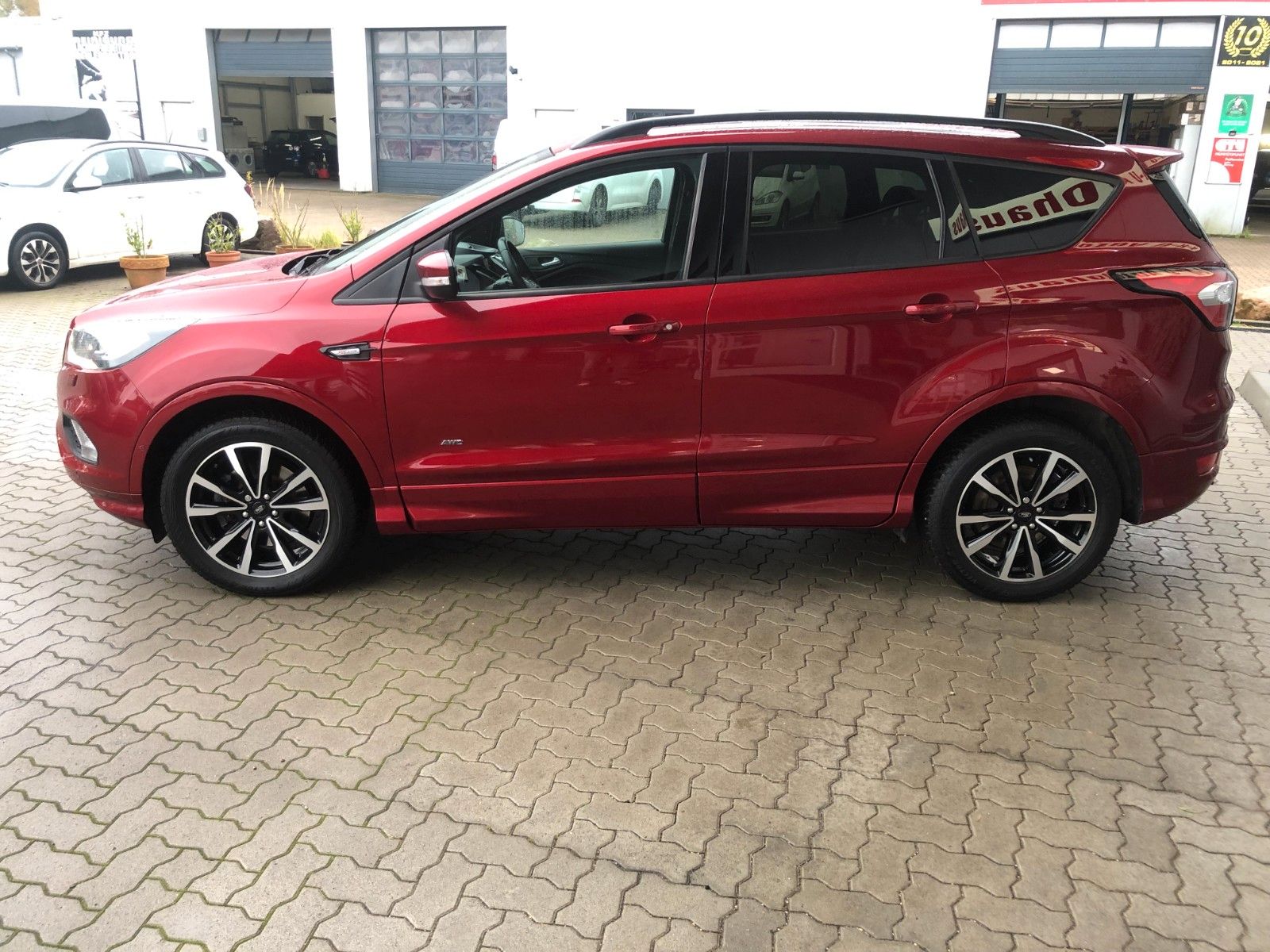 Fahrzeugabbildung Ford Kuga ST-Line 1.6 Automatik / Schiebedach